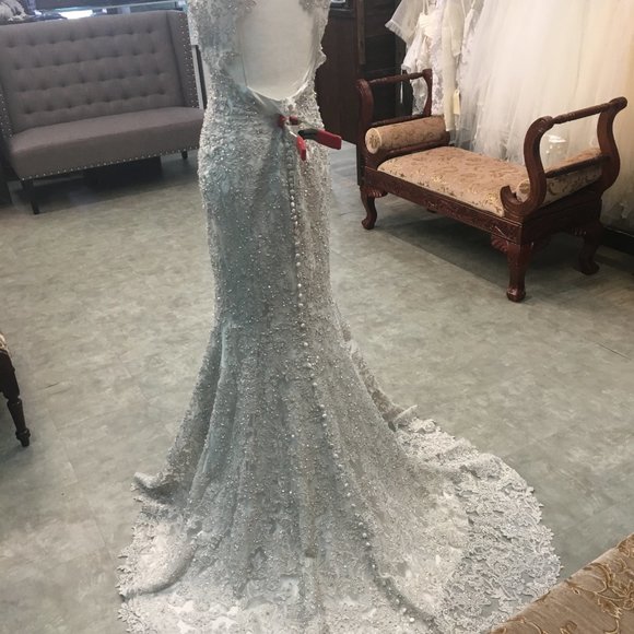 New Wedding Dress, Allure Couture Vintage Lace, BLING Small Size 8, Sexy Fitted - Picture 9 of 16